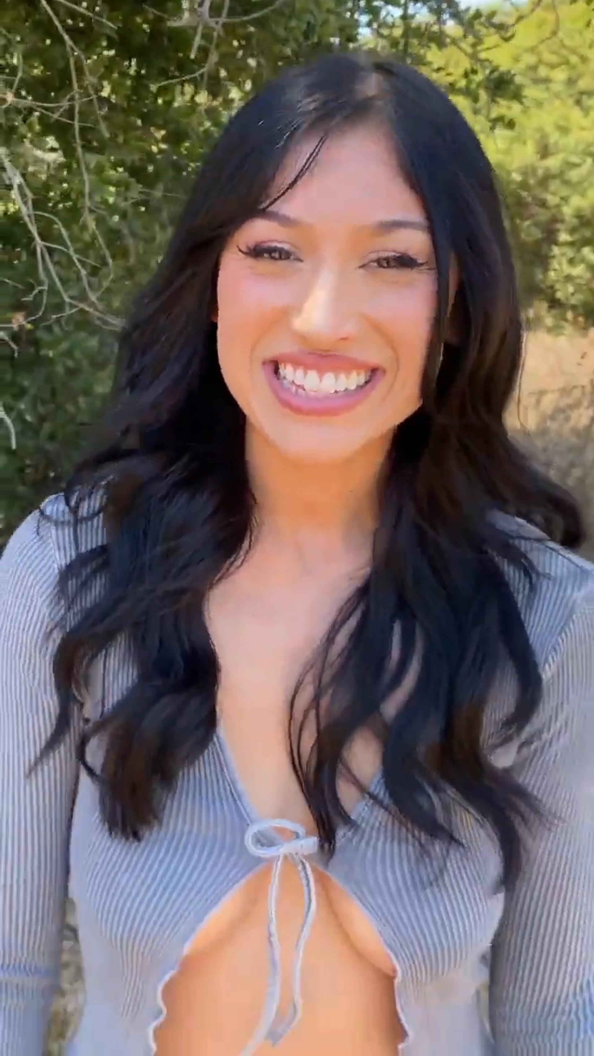 On a hike with adultstar Alexa Chains